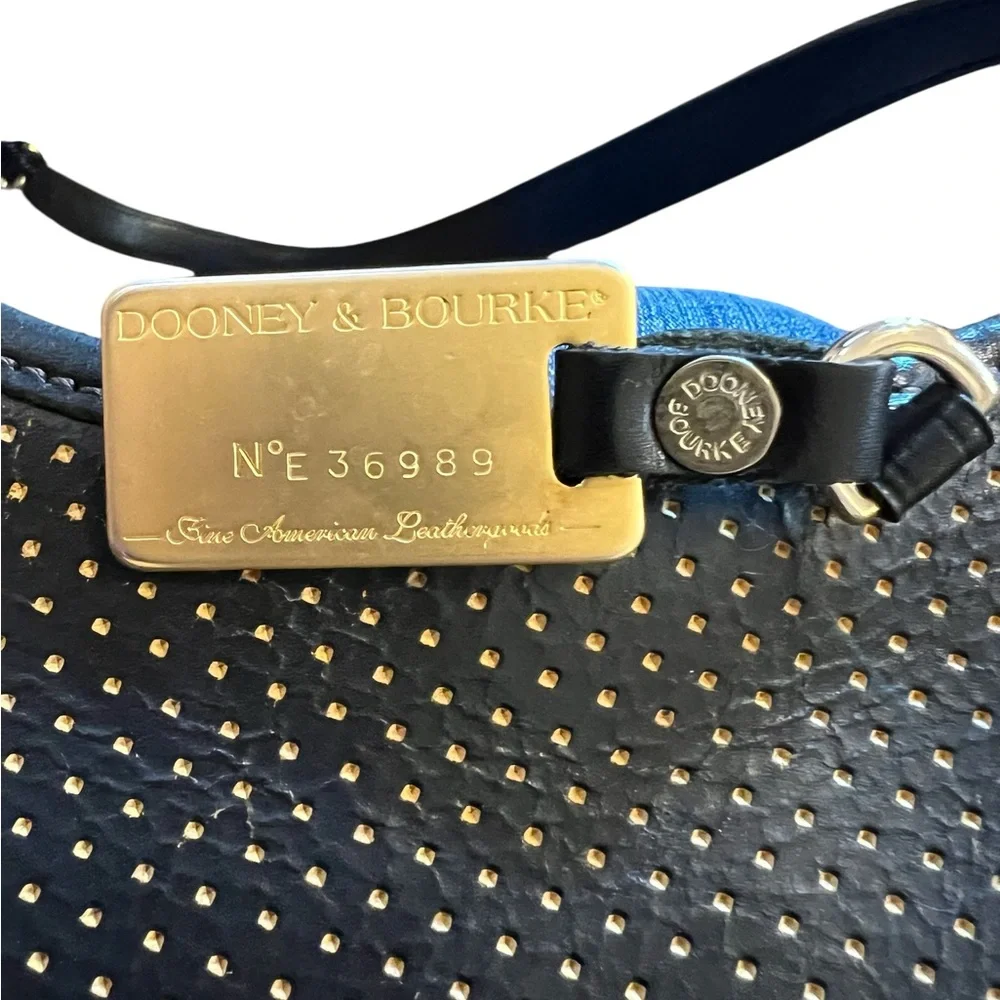 DOONEY & BOURKE BLACK LEATHER RARE VINTAGE SHOULDER HANDBAG.